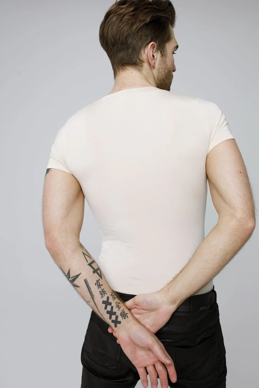 T-shirt Mr Invisible V-neck Sand - Image 3